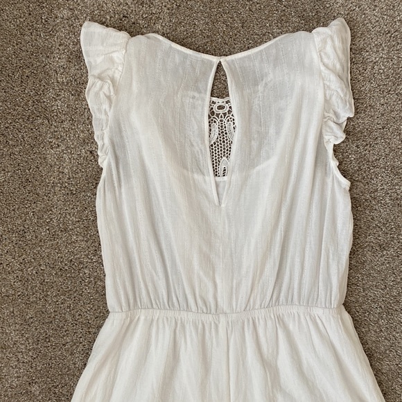 Express Ruffle Sleeve Romper - Picture 7 of 9